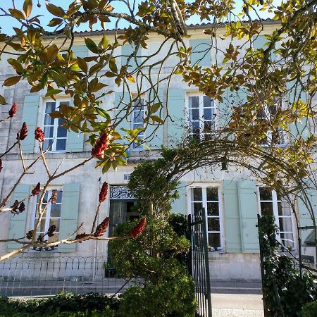 Quai Des Fleurs Bed and Breakfast Saint-Savinien Εξωτερικό φωτογραφία