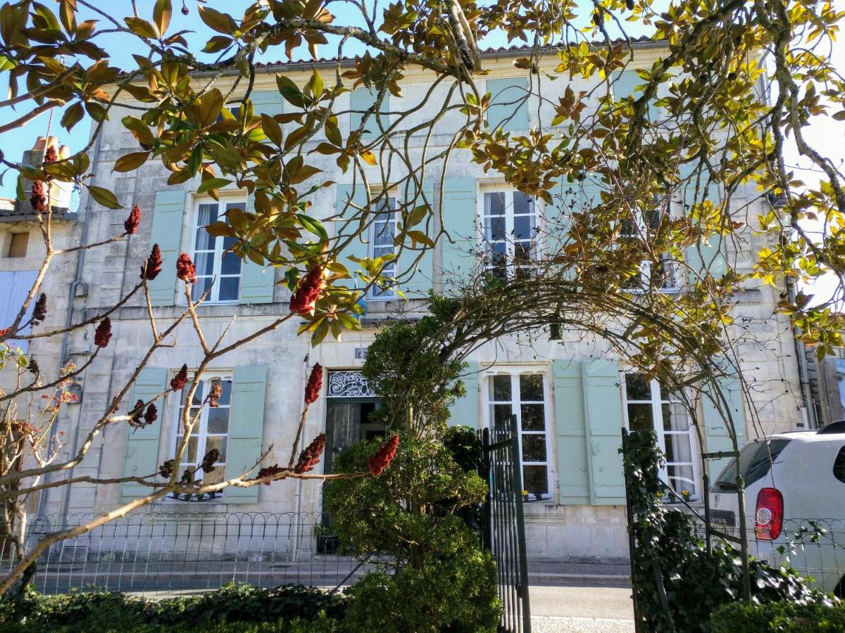 Quai Des Fleurs Bed and Breakfast Saint-Savinien Εξωτερικό φωτογραφία