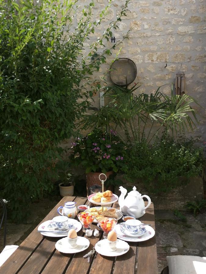 Quai Des Fleurs Bed and Breakfast Saint-Savinien Εξωτερικό φωτογραφία