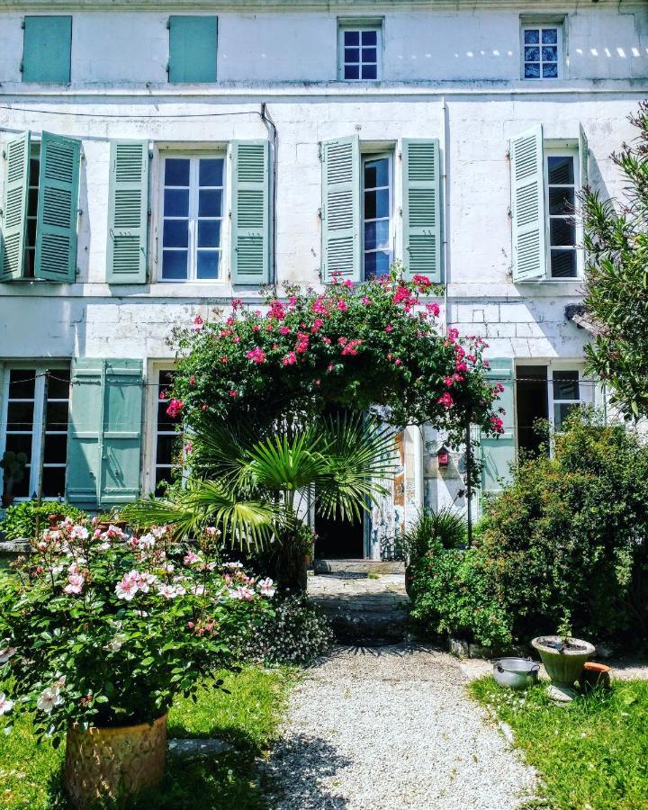 Quai Des Fleurs Bed and Breakfast Saint-Savinien Εξωτερικό φωτογραφία
