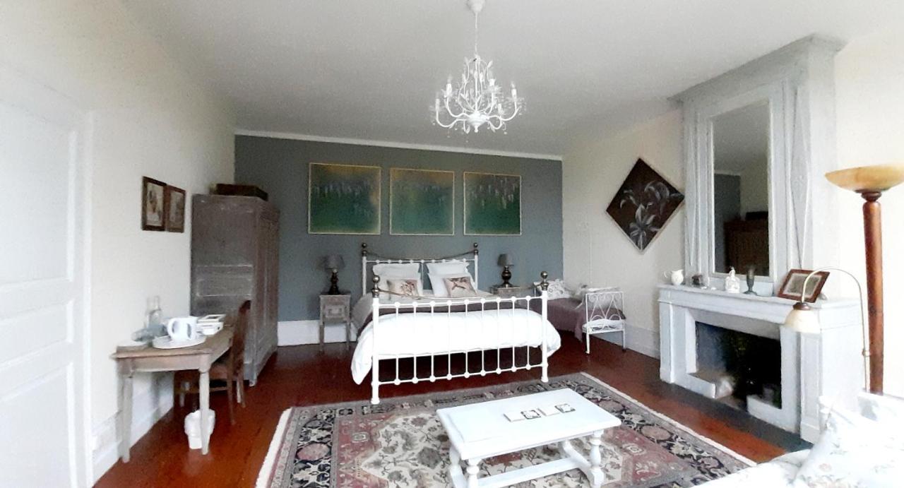 Quai Des Fleurs Bed and Breakfast Saint-Savinien Εξωτερικό φωτογραφία