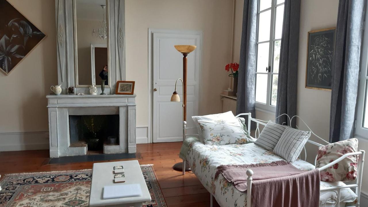 Quai Des Fleurs Bed and Breakfast Saint-Savinien Εξωτερικό φωτογραφία