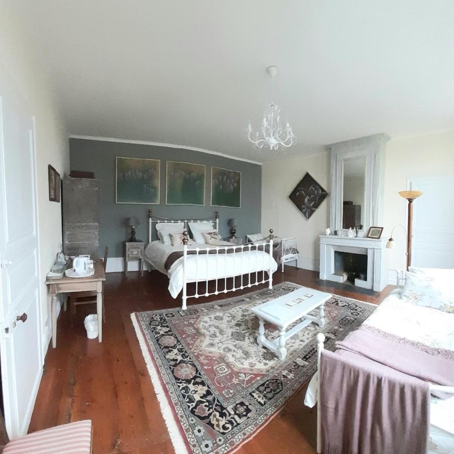 Quai Des Fleurs Bed and Breakfast Saint-Savinien Εξωτερικό φωτογραφία