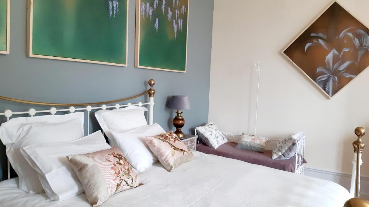 Quai Des Fleurs Bed and Breakfast Saint-Savinien Εξωτερικό φωτογραφία